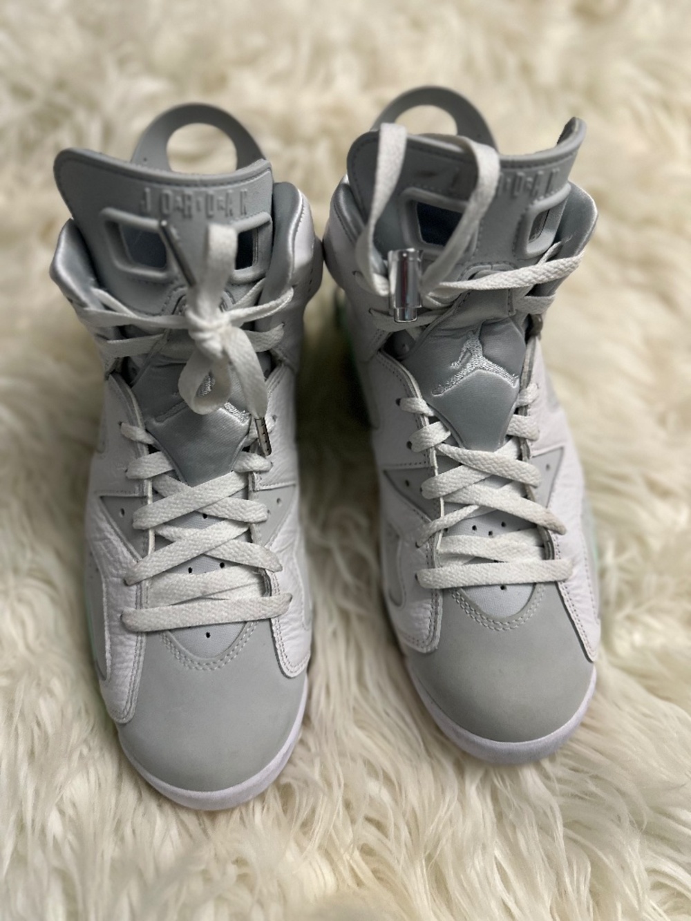 Nike Air Jordan 6 Retro Mint Foam Women’s Size 8.5 - Good Condition